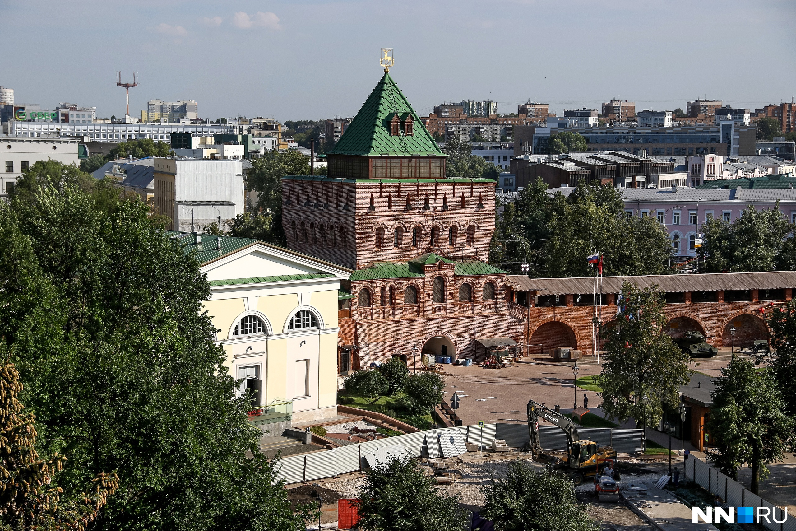 Обновленная Дмитриевская башня в Нижегородском кремле
