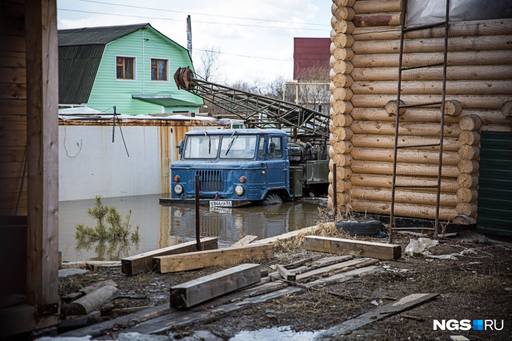 У одного из жителей частного сектора автомобиль затопило наполовину У одного из жителей частного сектора автомобиль затопило наполовину