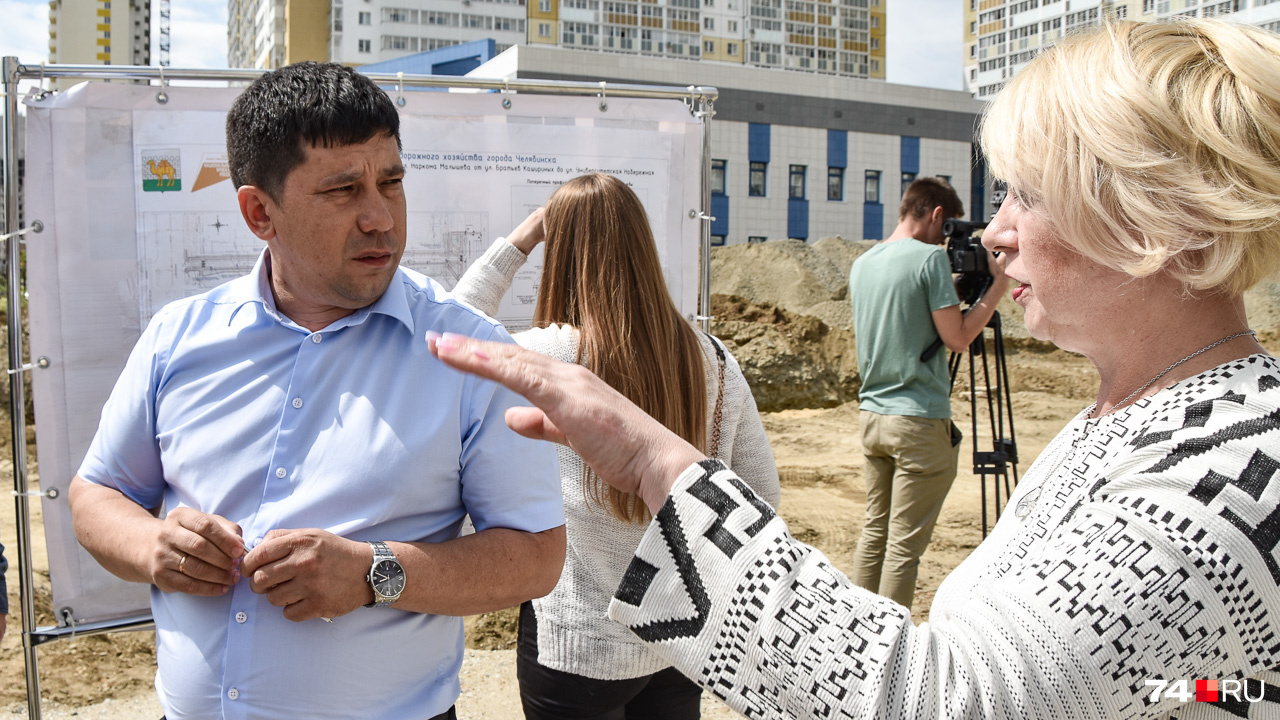 Жительница «Академа» жалуется Ринату Кучитарову на невозможность перейти улицу сейчас, во время реконструкции Жительница «Академа» жалуется Ринату Кучитарову на невозможность перейти улицу сейчас, во время реконструкции
