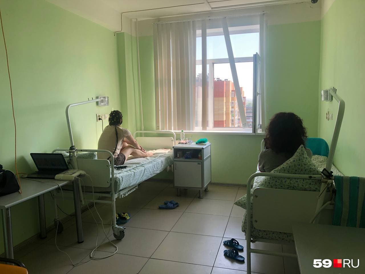 Одна пациентка находится на этапе диагностики, вторая уже ее прошла и ждет операцию Одна пациентка находится на этапе диагностики, вторая уже ее прошла и ждет операцию