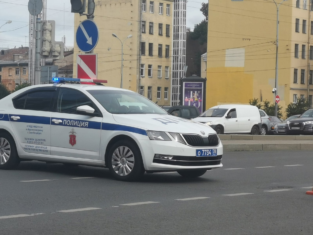 Коллапс по обоим берегам». ГИБДД перекрыла Лиговский проспект у набережной  Обводного - 22 июля 2021 - ФОНТАНКА.ру