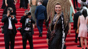 Лена Ленина появилась на Каннском фестивале в «кокошнике» из <nobr class="_">волос —</nobr> французы назвали прическу «медузой»