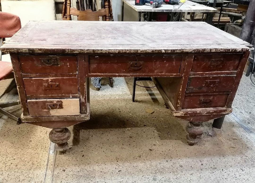 Еще один очень старый стол
