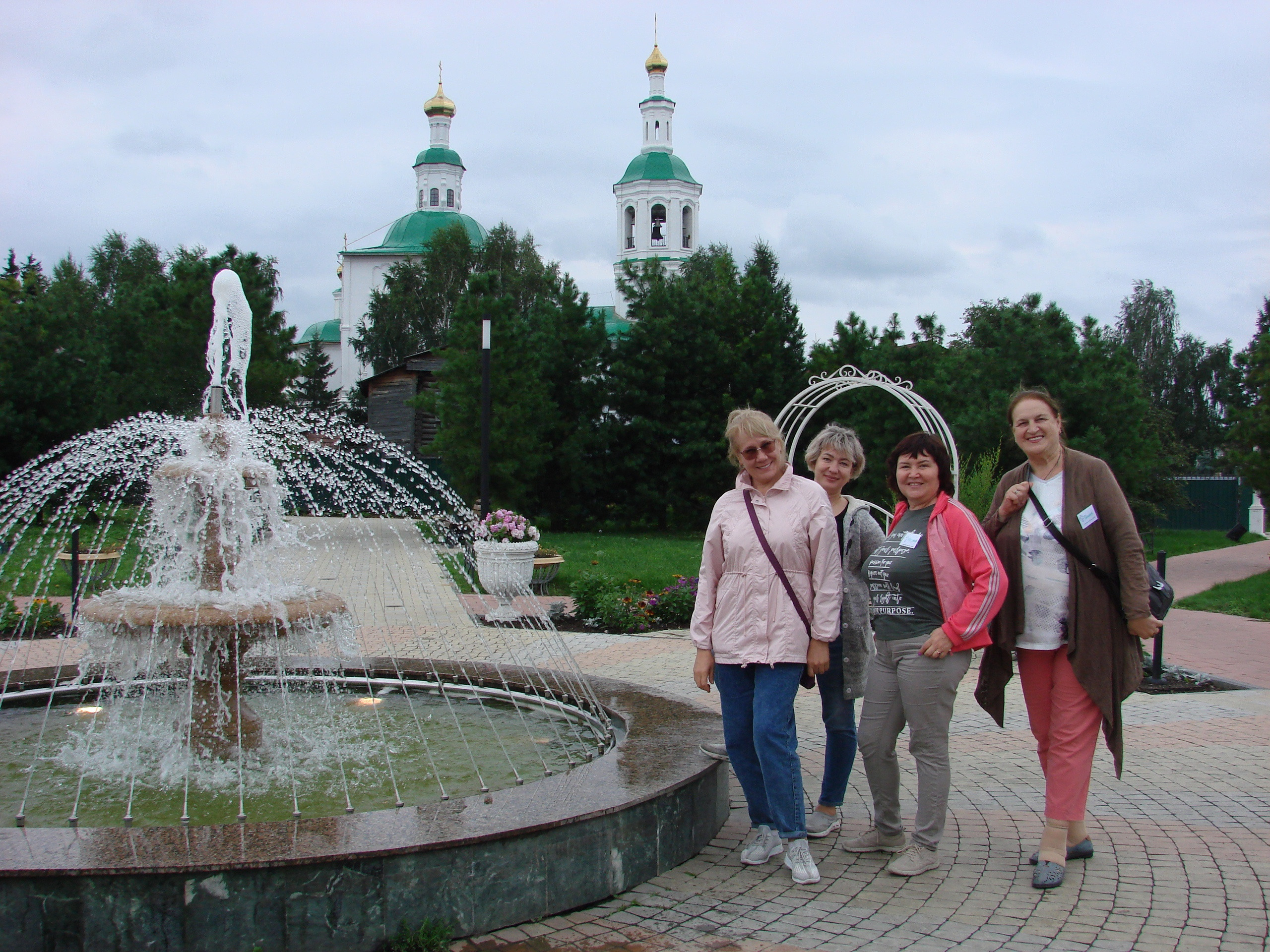 А в Пушкинксокм сквере тоже работает фонтан — омичам есть чему позавидовать