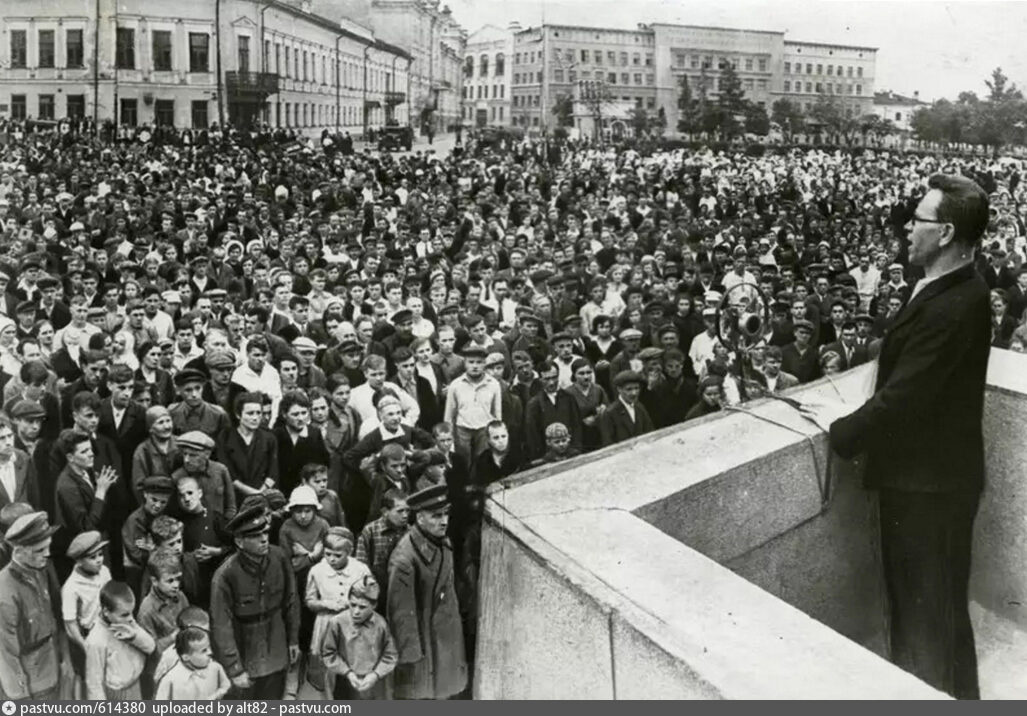 Митинг на площади Советской, 1941