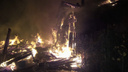 Ночью в Березовском сгорел жилой дом. Видео