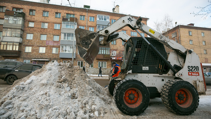 «На такую уборку никаких денег не хватит»: УК жалуются на резкий рост цен на уборку снега