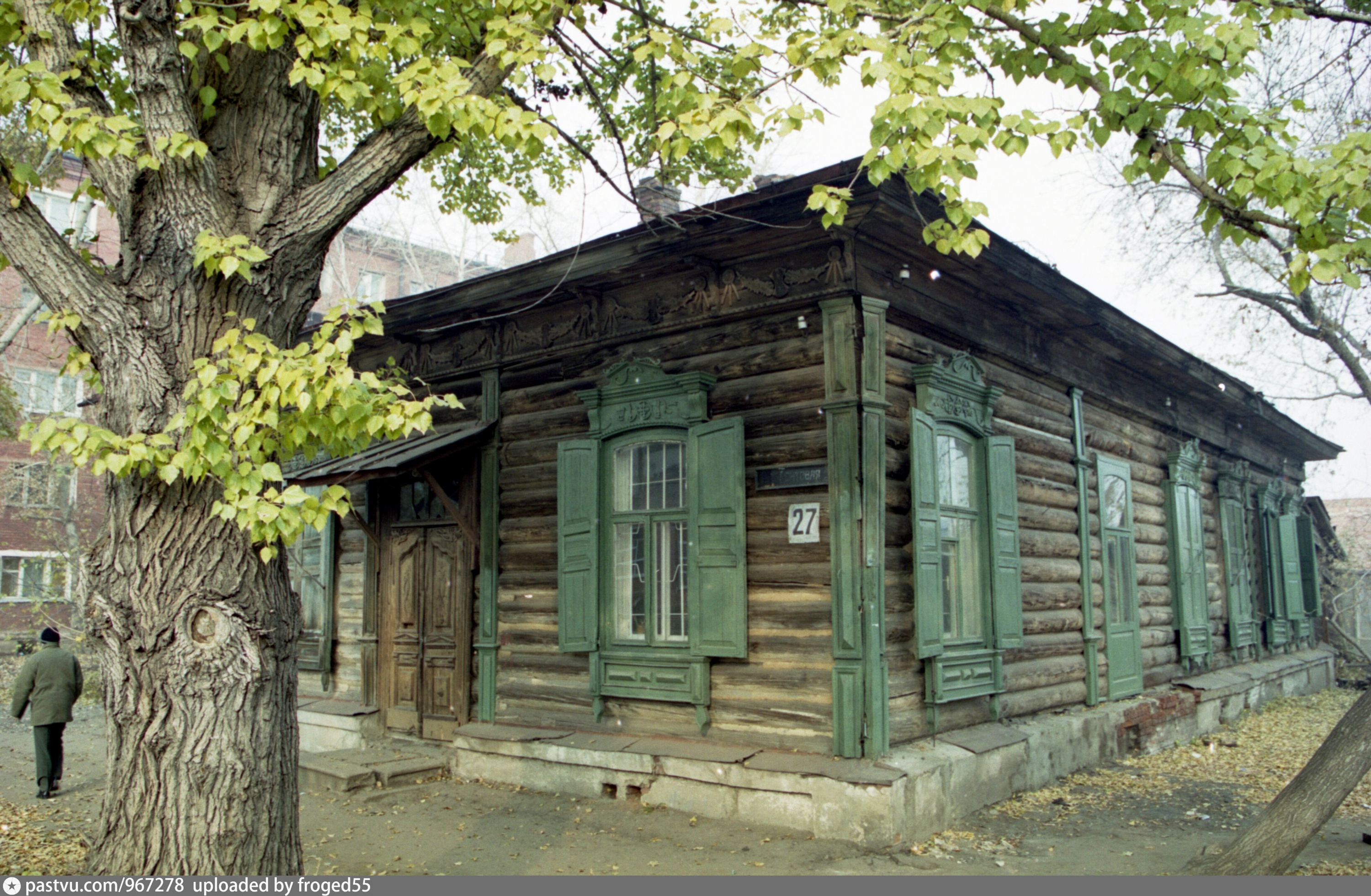 В <nobr class="_">2000 году</nobr> дом Хлебникова выглядел как обычная частная постройка в центре города