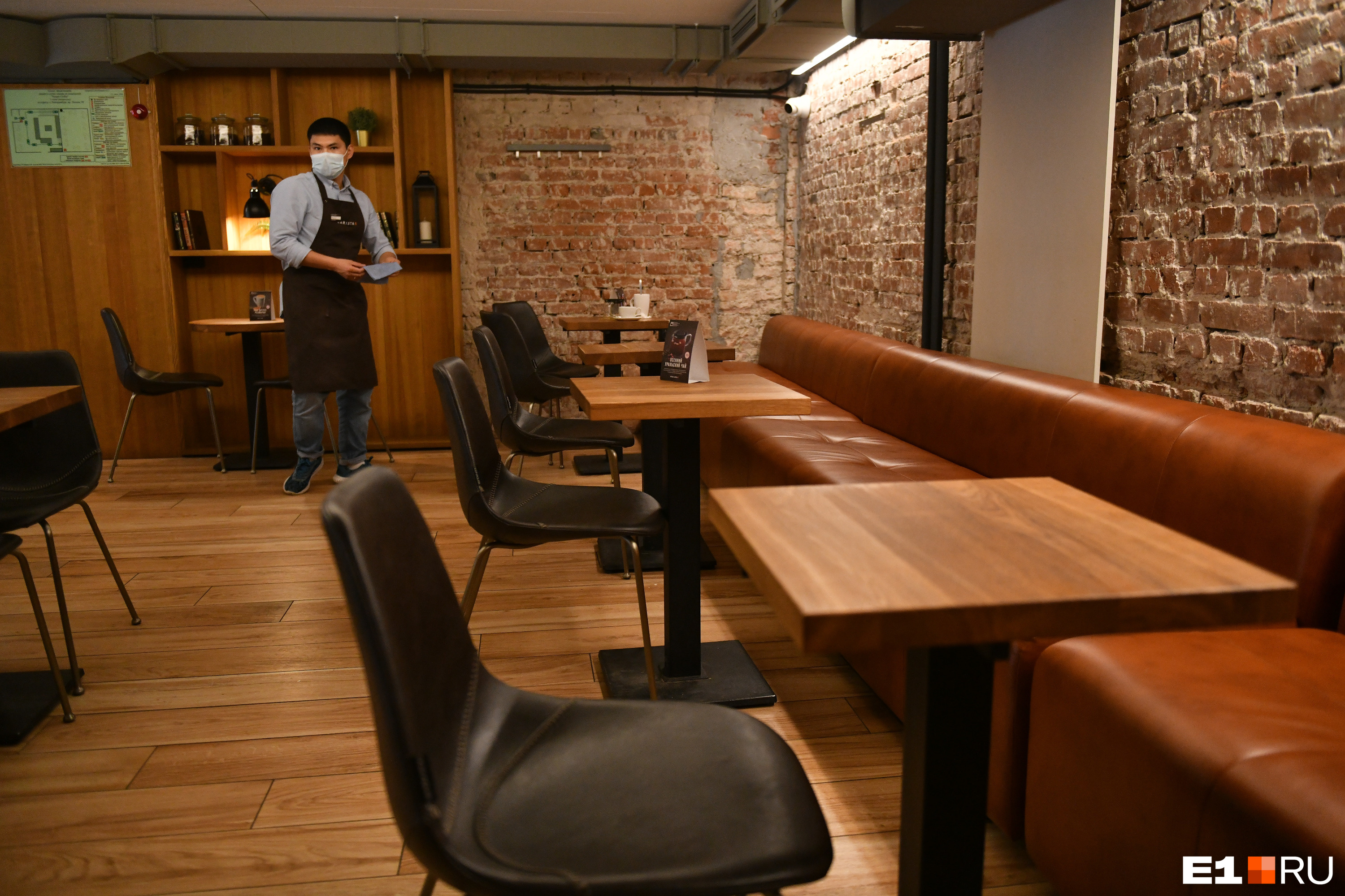 В Simple Coffee практически все столы пустые
