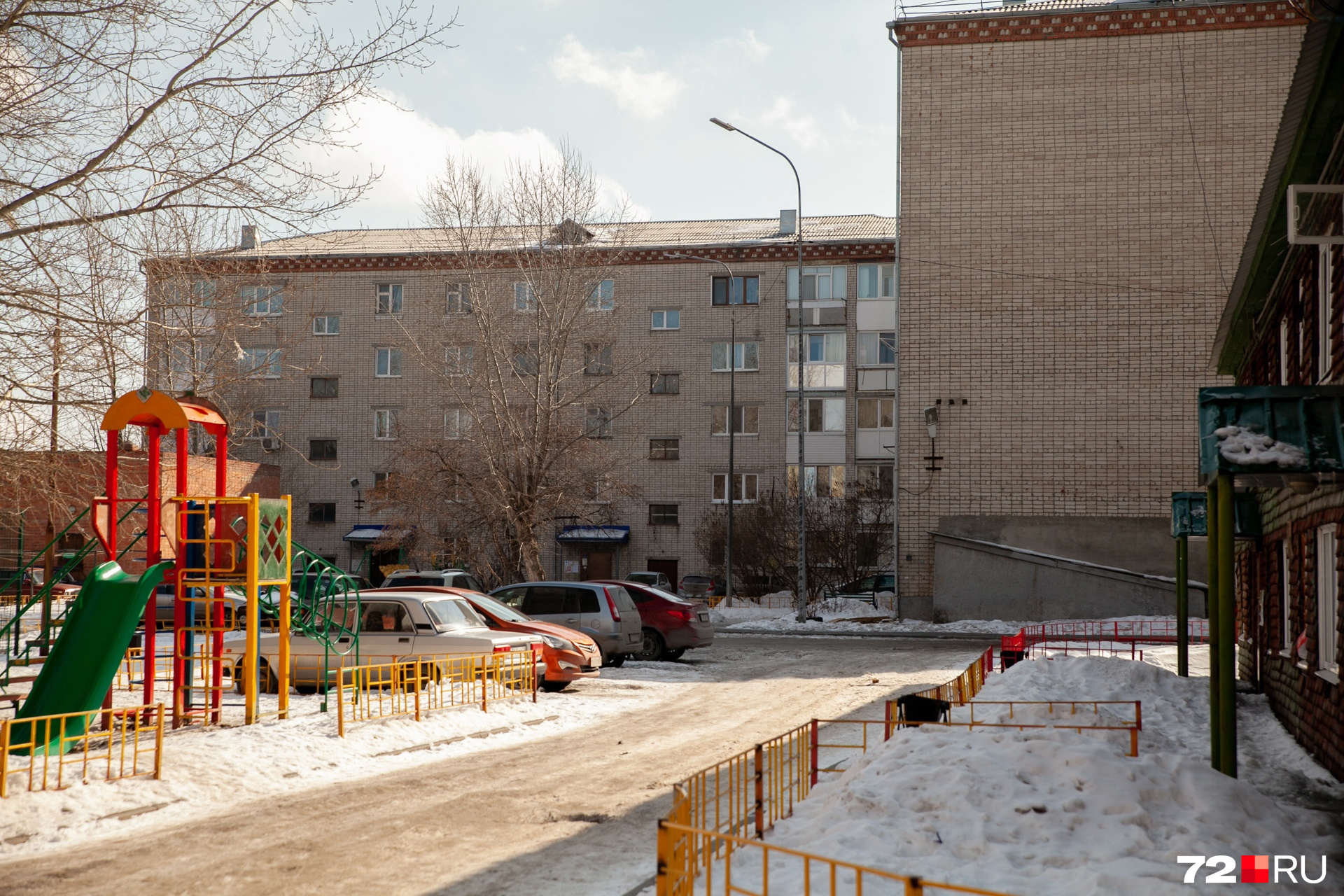 Детская площадка на Вербной. Улица Вербовая 4 корпус два Тюмень. Вербная 7а Тюмень. Тюмень улица Вербная дом 1а.