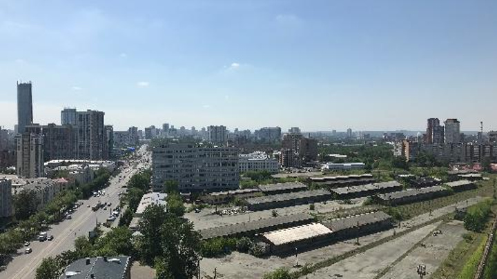 Гигантский заброшенный участок рядом с вокзалом в Екатеринбурге решили отдать под реновацию