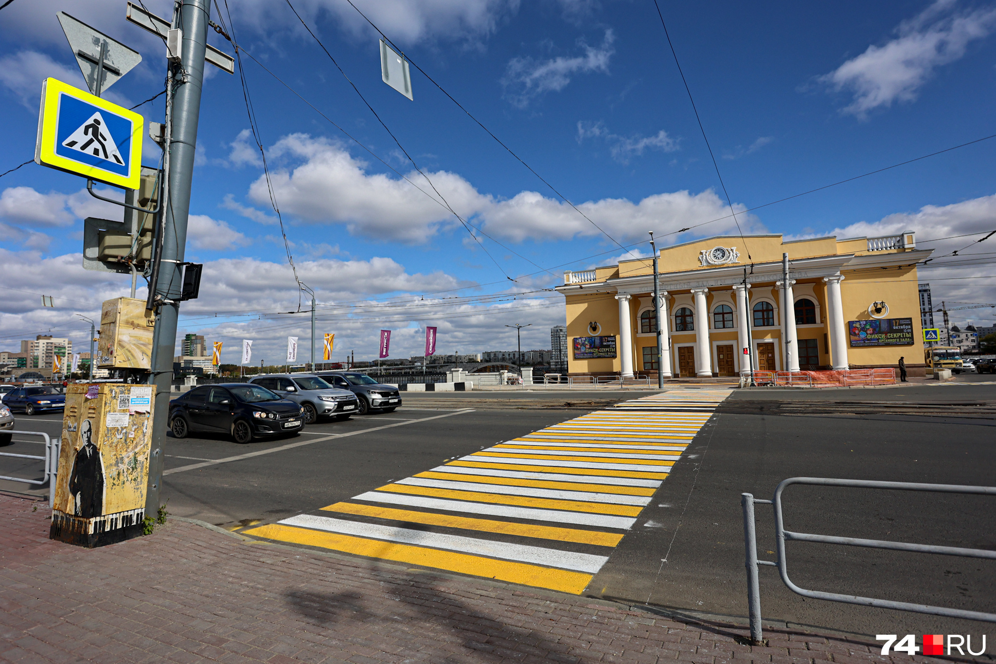 В администрации запустить регулируемый пешеходный переход на улице Кирова планировали в срок до 15 сентября, но открыли даже раньше