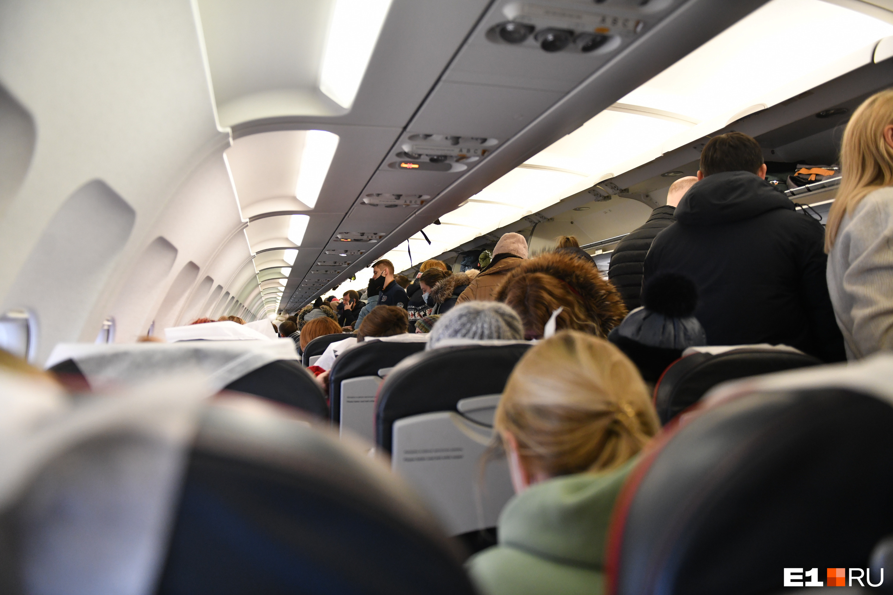 В самолете, вылетевшем из Екатеринбурга, умер пассажир. Рейс срочно посадили в Перми