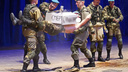 «Они не любят дырявых»: в Ярославле юные десантники устроили на сцене ДК перформанс «Смерть п.....м»