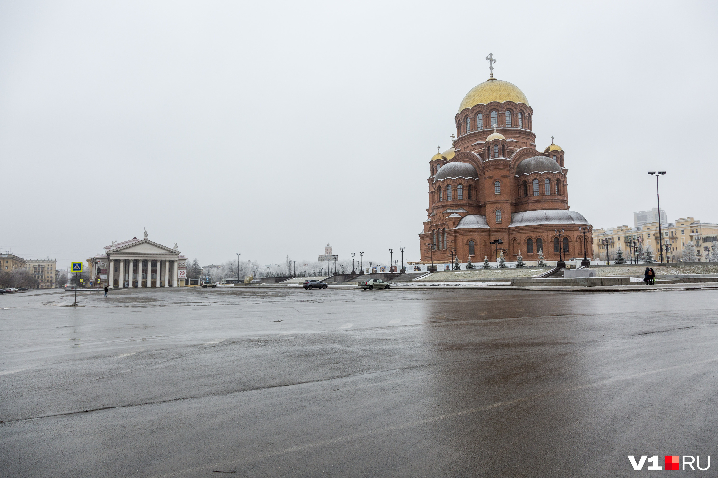 Площадь павших борцов 1 волгоград. Площадь павших борцов Волгоград. Храм в Волгограде на площади павших борцов. Волгоград площадь павших борцов новый собор. Улицы Волгограда площадь павших борцов.