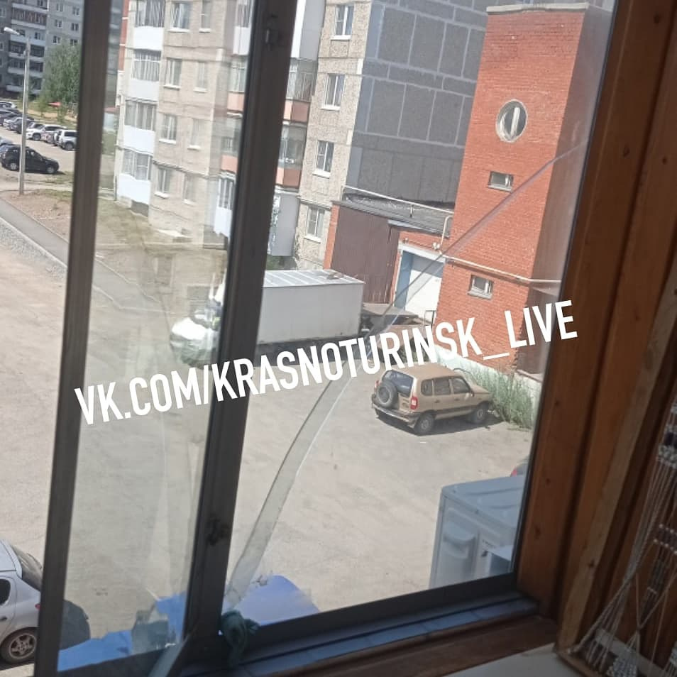В одной из квартир взрывной волной разбило стекло В одной из квартир взрывной волной разбило стекло