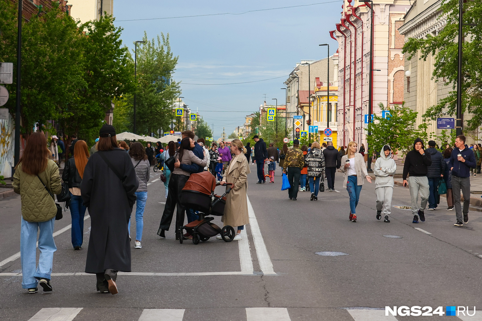 Сходить на выходных. Красноярск пешеходная улица.