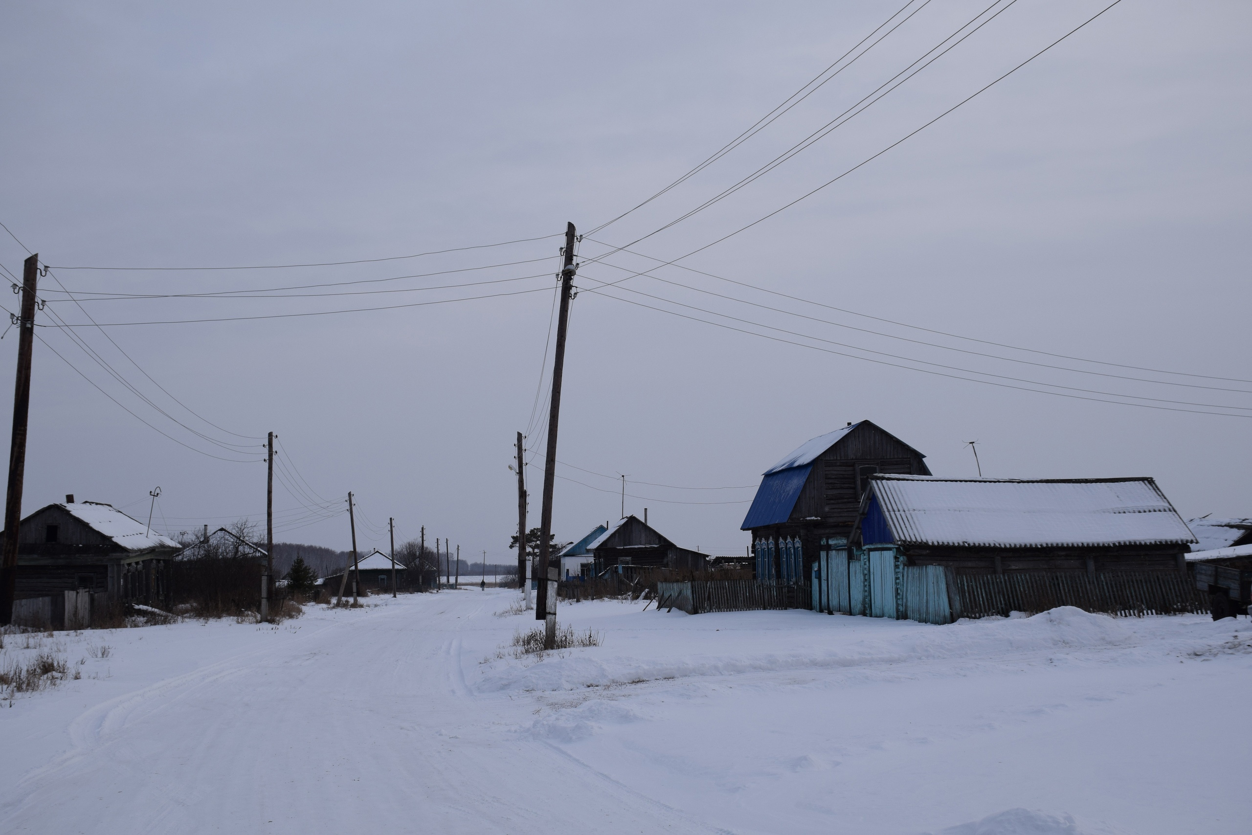 У местных татар не было водопровода зимой, и журналисты снимали, как они заготавливают лед для питья