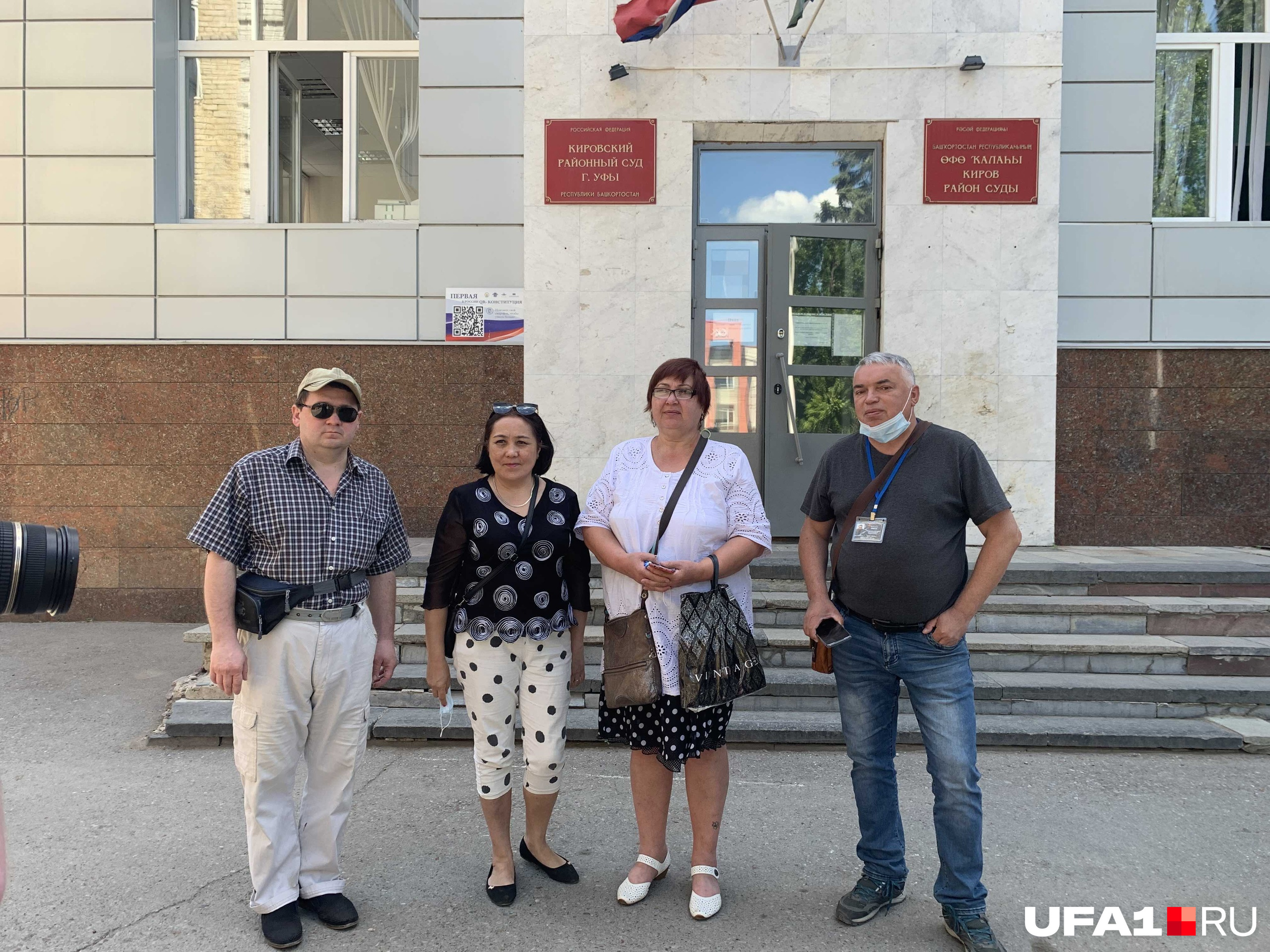 Саитову пришли поддержать общественники Саитову пришли поддержать общественники