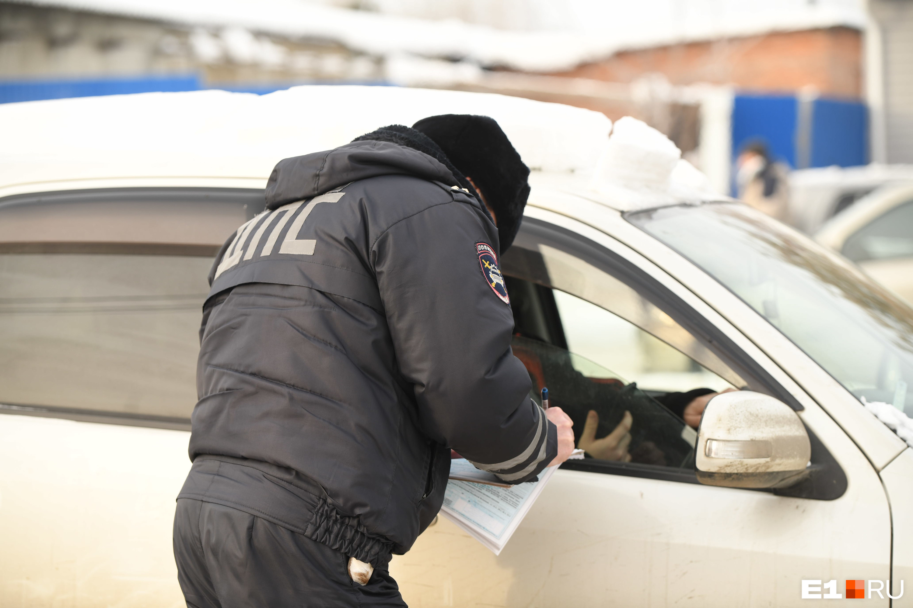 Сотрудники ДПС поймали пьяную 14-летнюю девочку за рулём Мерседеса S500