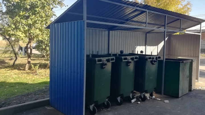 Чисто, аккуратно, цивилизованно: в Красноярске меняют старые мусорные контейнеры на новые