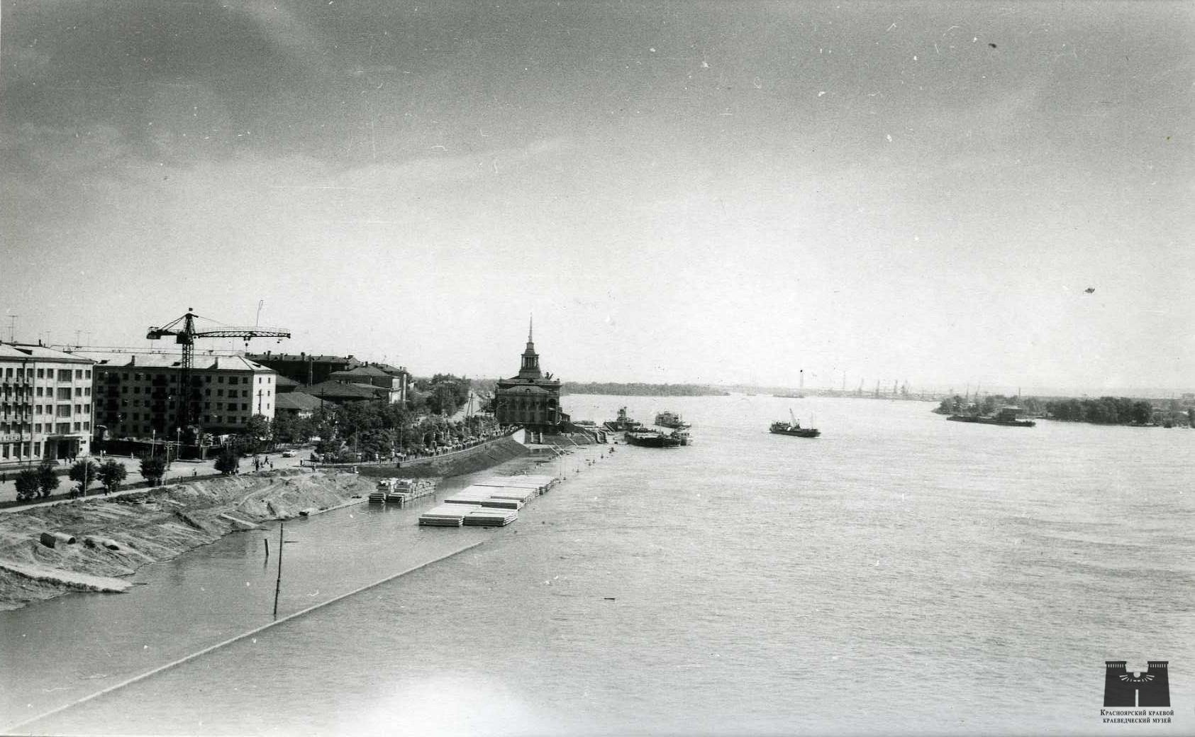 Заболотский В. И. Наводнение в Красноярске в 1966 г. Снимок сделан с Коммунального моста в сторону Речного вокзала