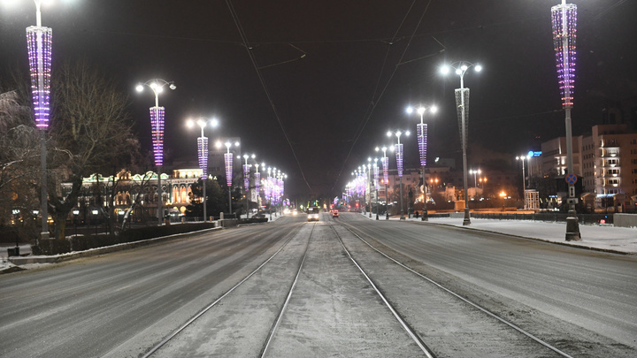 Таким Екатеринбург бывает только раз в году. Фоторепортаж из пустого города