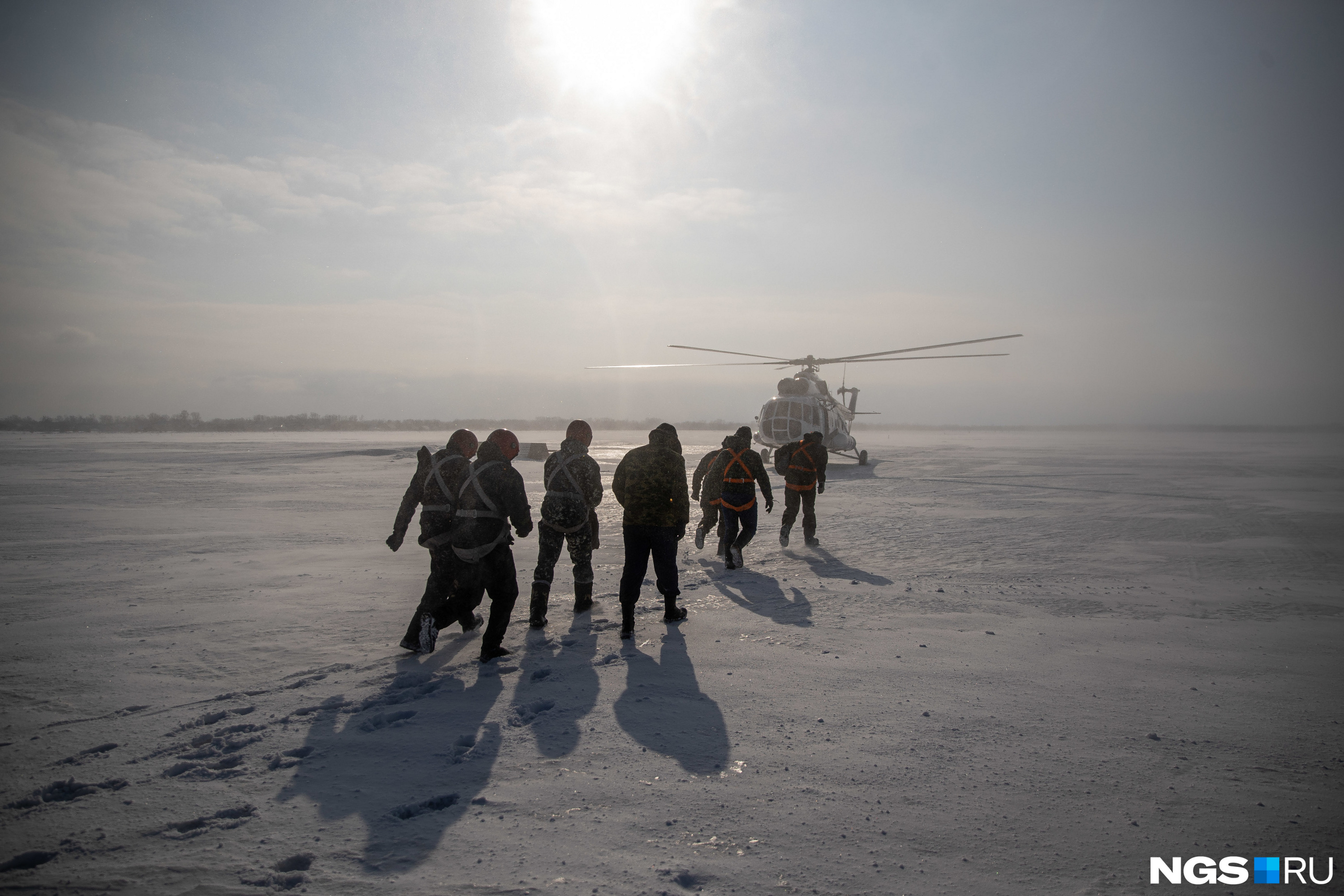 Аэродром бердск. Аэродром Бердск-Центральный. Аэродром Бердск фотографии 2017. Десантные пожарники Северный район Новосибирской области. Фото с вертолёта с Якутии медведи шли стая.