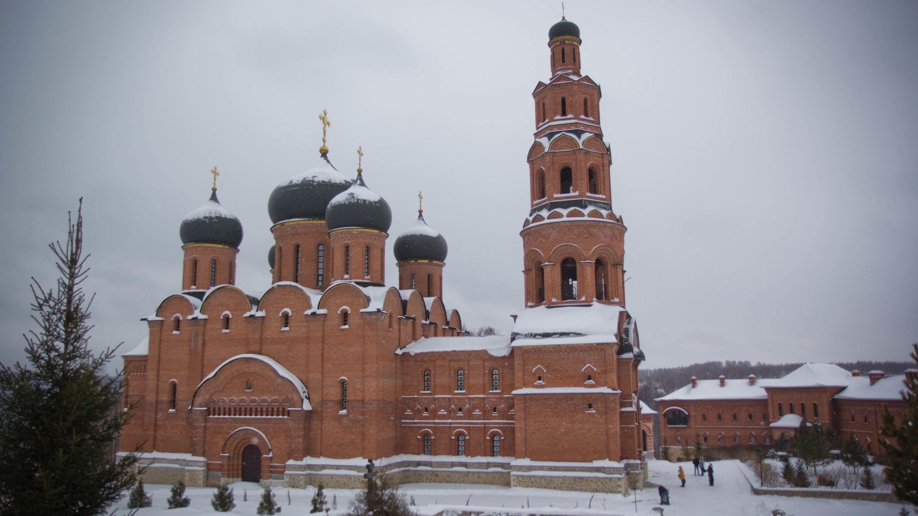 Построенный на руинах: разглядываем фотографии Свято-Георгиевского мужского монастыря