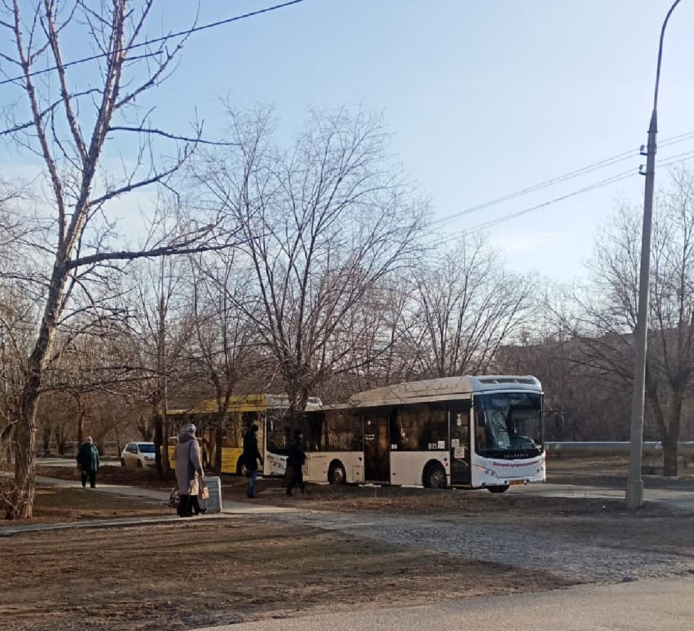 Эвакуированных жильцов поместили в автобусы