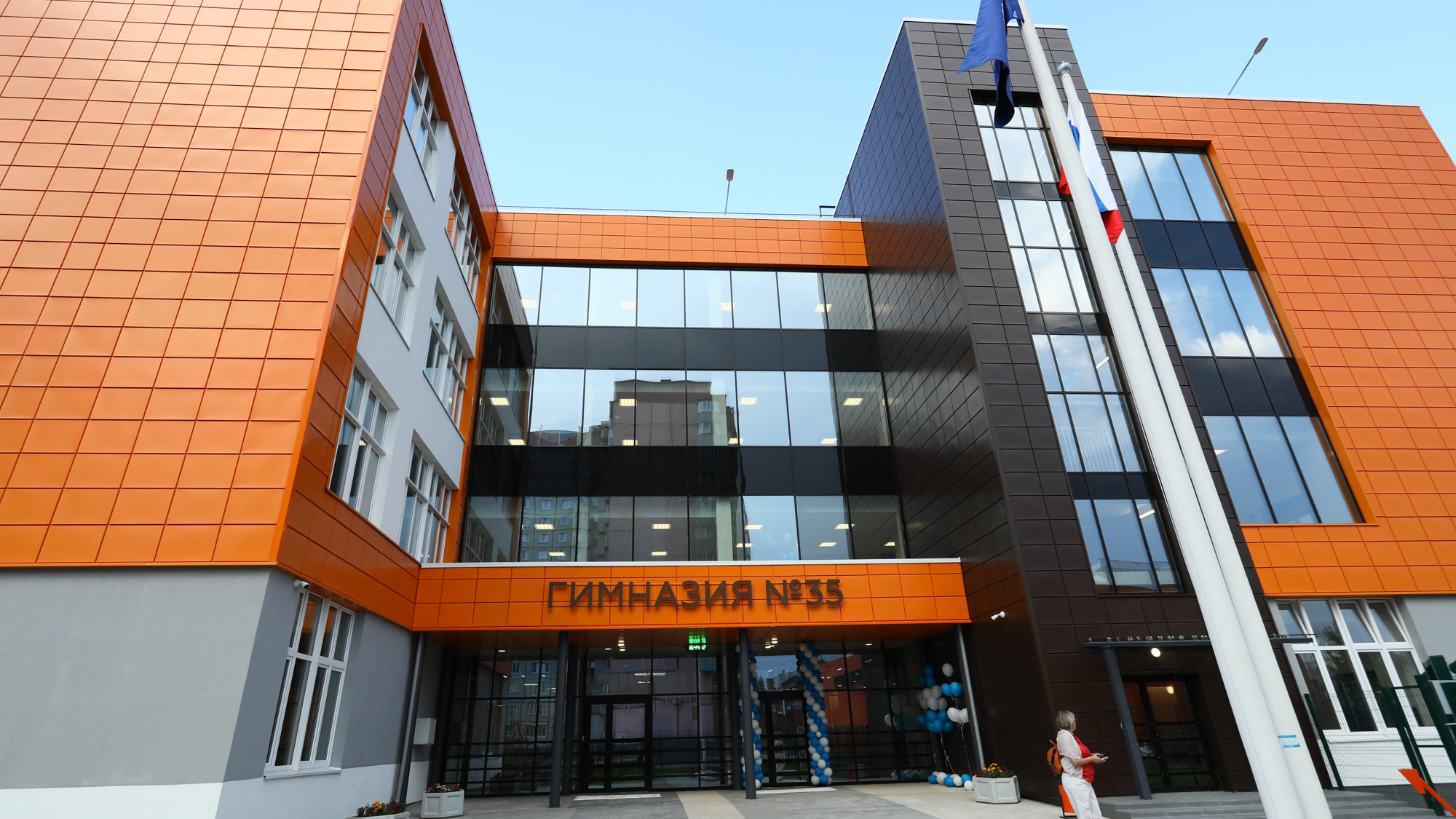 В Екатеринбурге открыли новый корпус <nobr class="_">35-й</nobr> гимназии, за места в которой бьется вся Пионерка