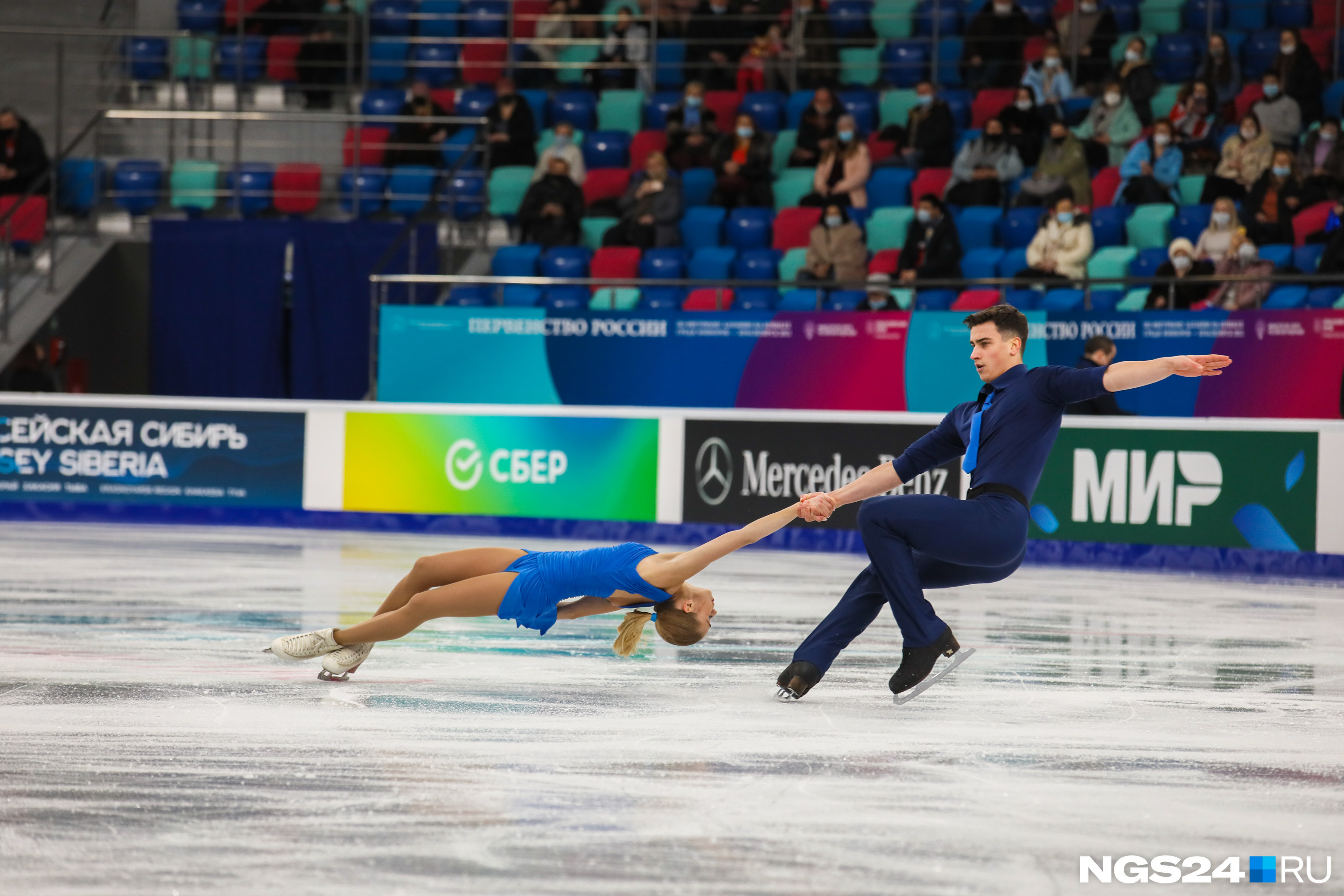 Фигурное красноярск. Фигурист Смолкин Чемпионат России по фигурному катанию 2021. Фигуристы Юниоры Росси.