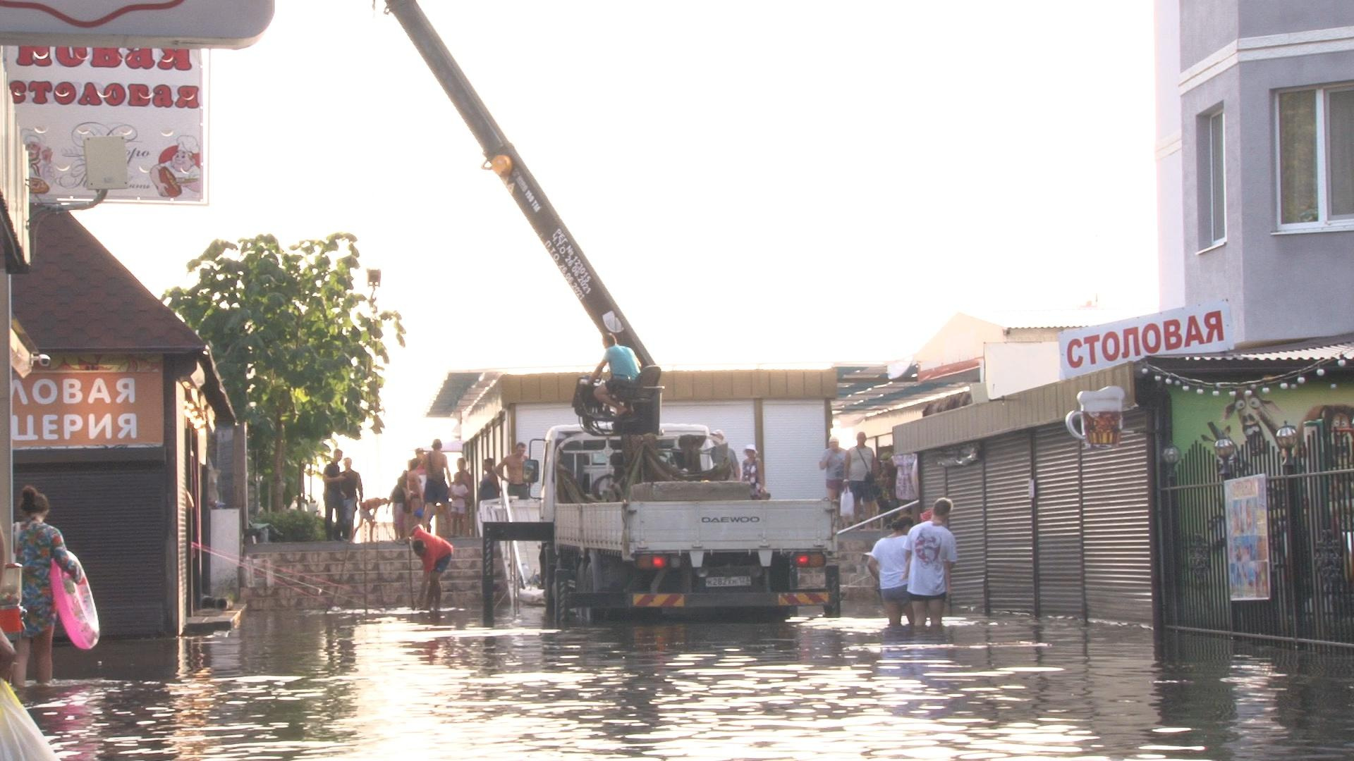 Ситуация в дубае сегодня с наводнением. Джемете наводнение. Наводнение в Анапе сейчас. Наводнение в Геленджике. Кабардинка наводнение.