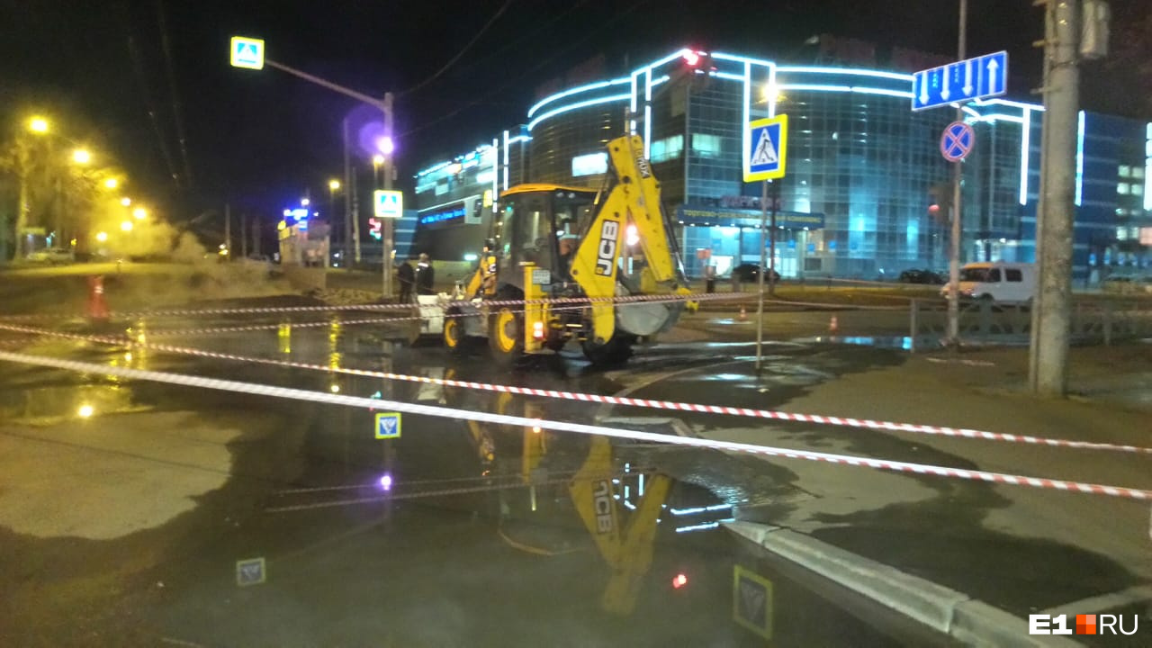 Перекресток затопило кипятком Перекресток затопило кипятком