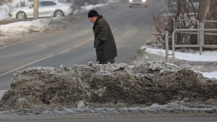 Куча времени: почему в Челябинске так долго убирают снег
