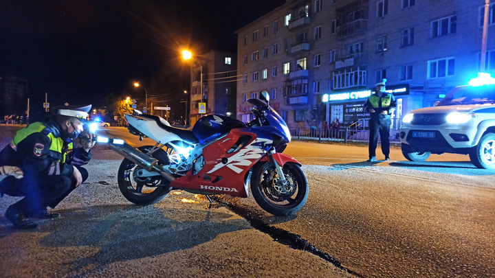 На Урале подросток без прав сбил на мотоцикле семью с двумя детьми