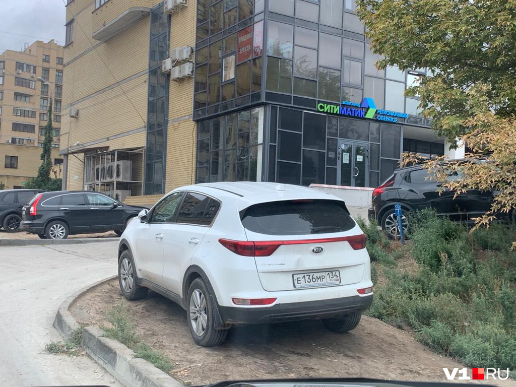 Если на пять минут — то можно и сюда припарковаться