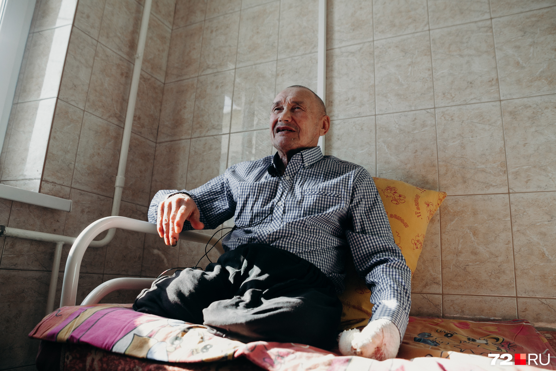 Мужчина выглядел испуганным, когда рассказывал про приключившуюся с ним историю Мужчина выглядел испуганным, когда рассказывал про приключившуюся с ним историю