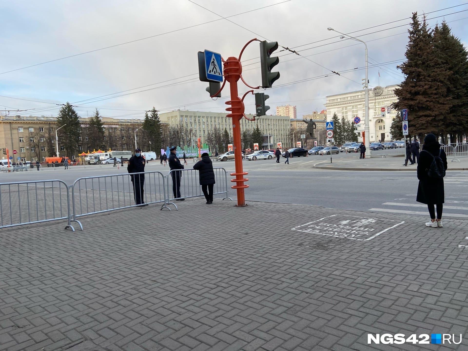 Площадь Советов оказалась также перекрытой Площадь Советов оказалась также перекрытой