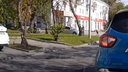 В Екатеринбурге иномарка сбила ребенка на самокате: видео