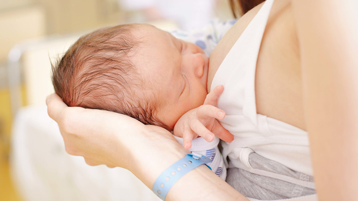 Родишь — поймешь: почему у кормящей мамы бывает мало молока и можно ли вернуть прежнюю форму груди