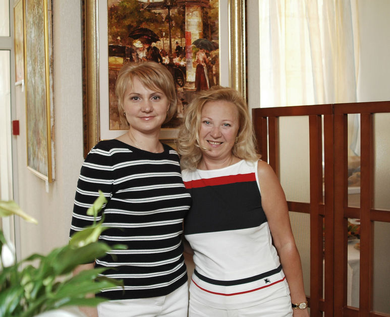Бизнес в индустрии красоты Татьяна Серёдкина (справа) открывала совместно с Еленой Тарасовой