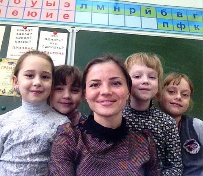 Детям очень полюбился молодой педагог, ведь с таким можно быть на одной волне Детям очень полюбился молодой педагог, ведь с таким можно быть на одной волне
