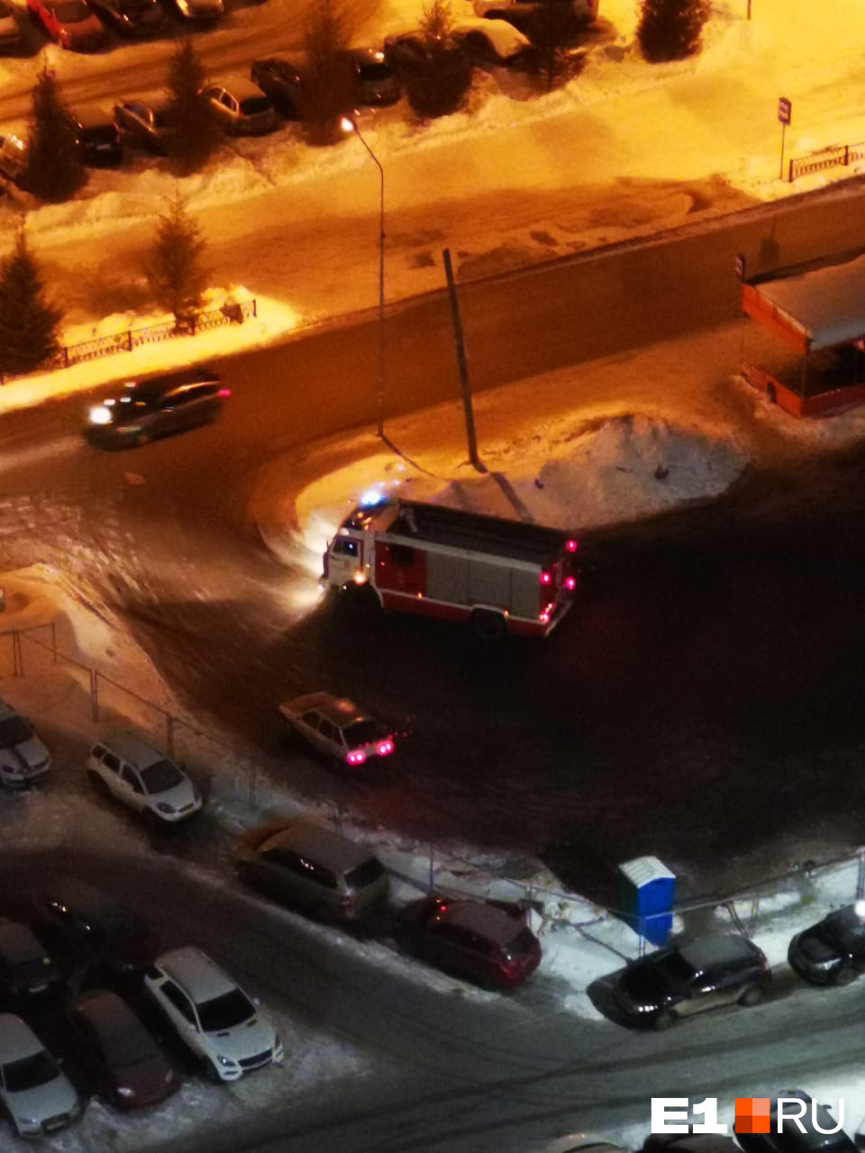 Пожарные проверили дом ближе к полуночи Пожарные проверили дом ближе к полуночи