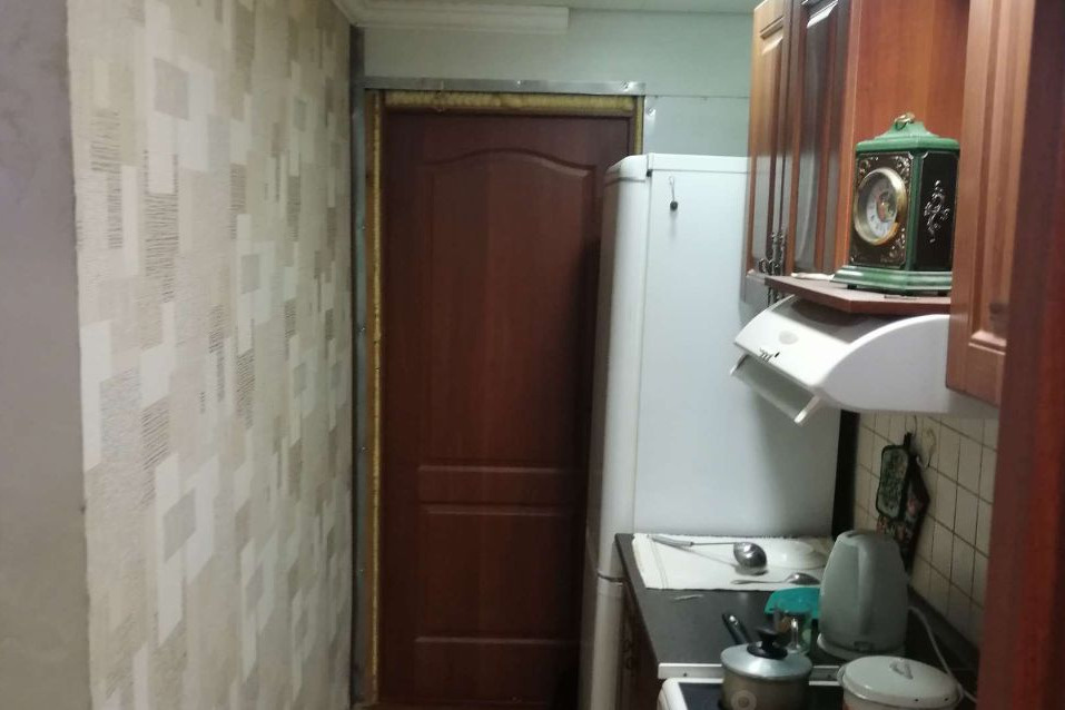 В этой бюджетной квартире кухня совмещена с прихожей В этой бюджетной квартире кухня совмещена с прихожей