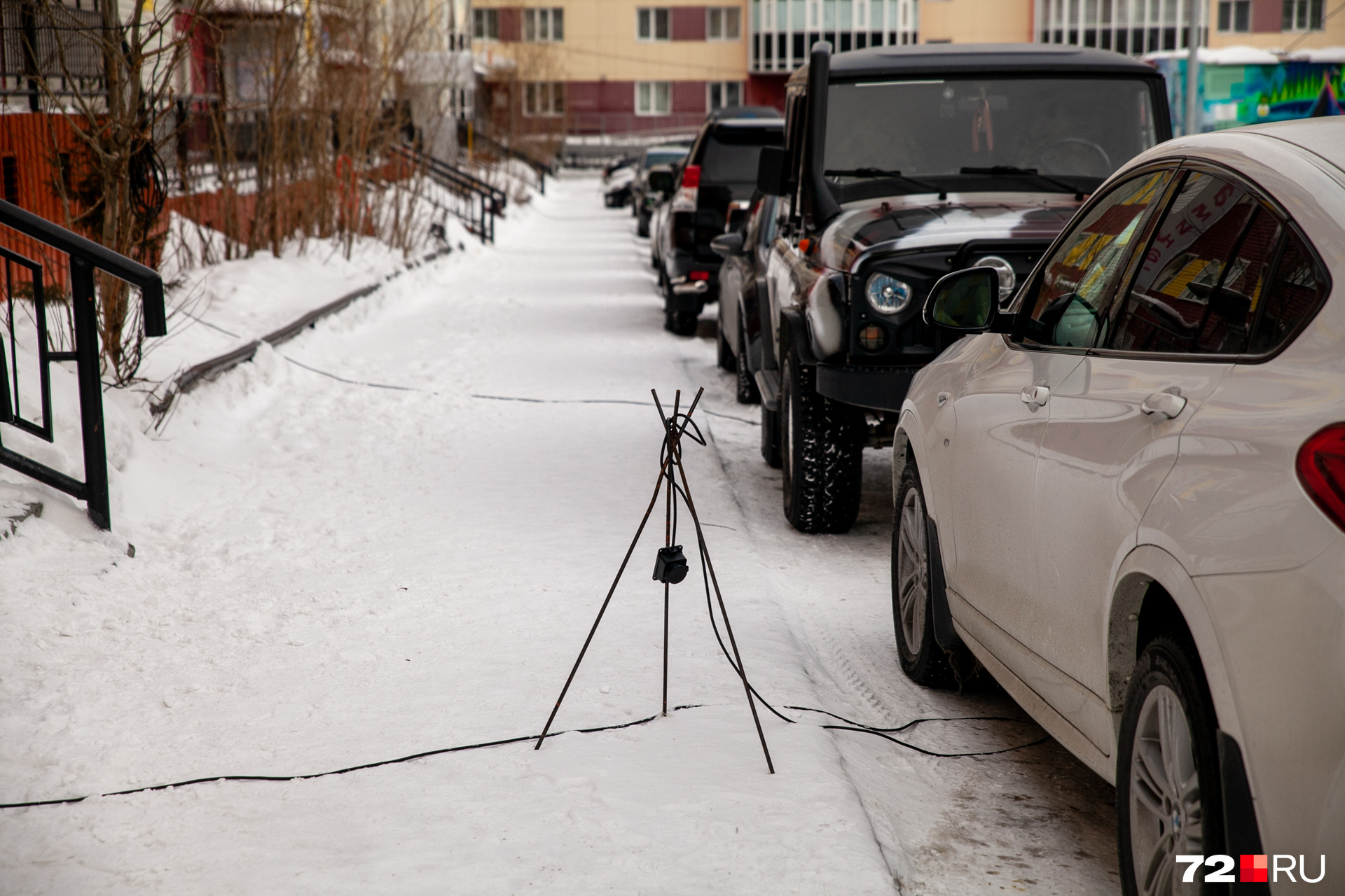 Климат на Ямале суровый: люди выдерживают, а машины — нет. Водителям приходится ухищряться, чтобы утром поехать на работу в тепле