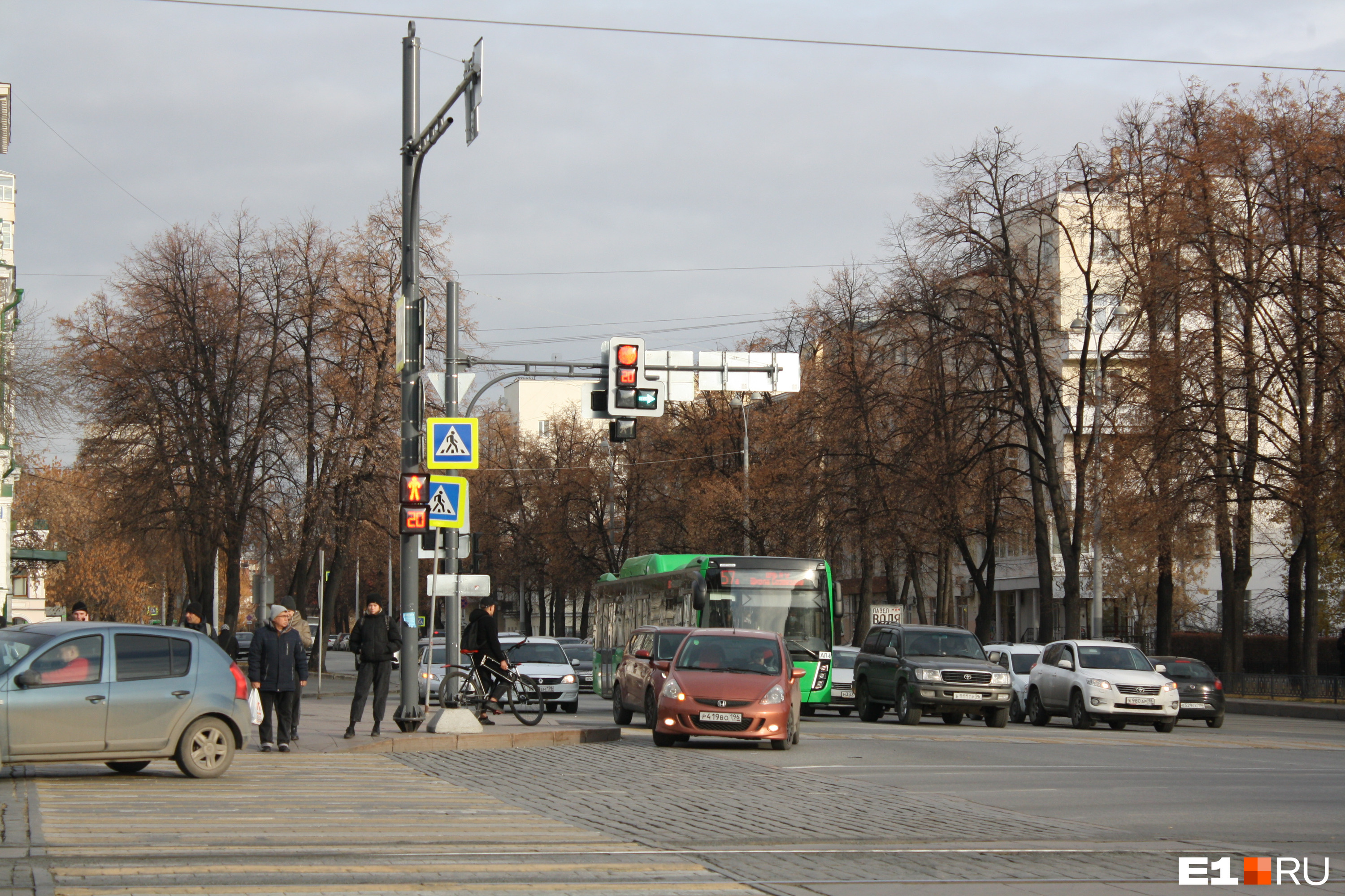 В 2021 году светофоры УОМЗ также планируется установить на перекрестке Ленина — Пушкина
