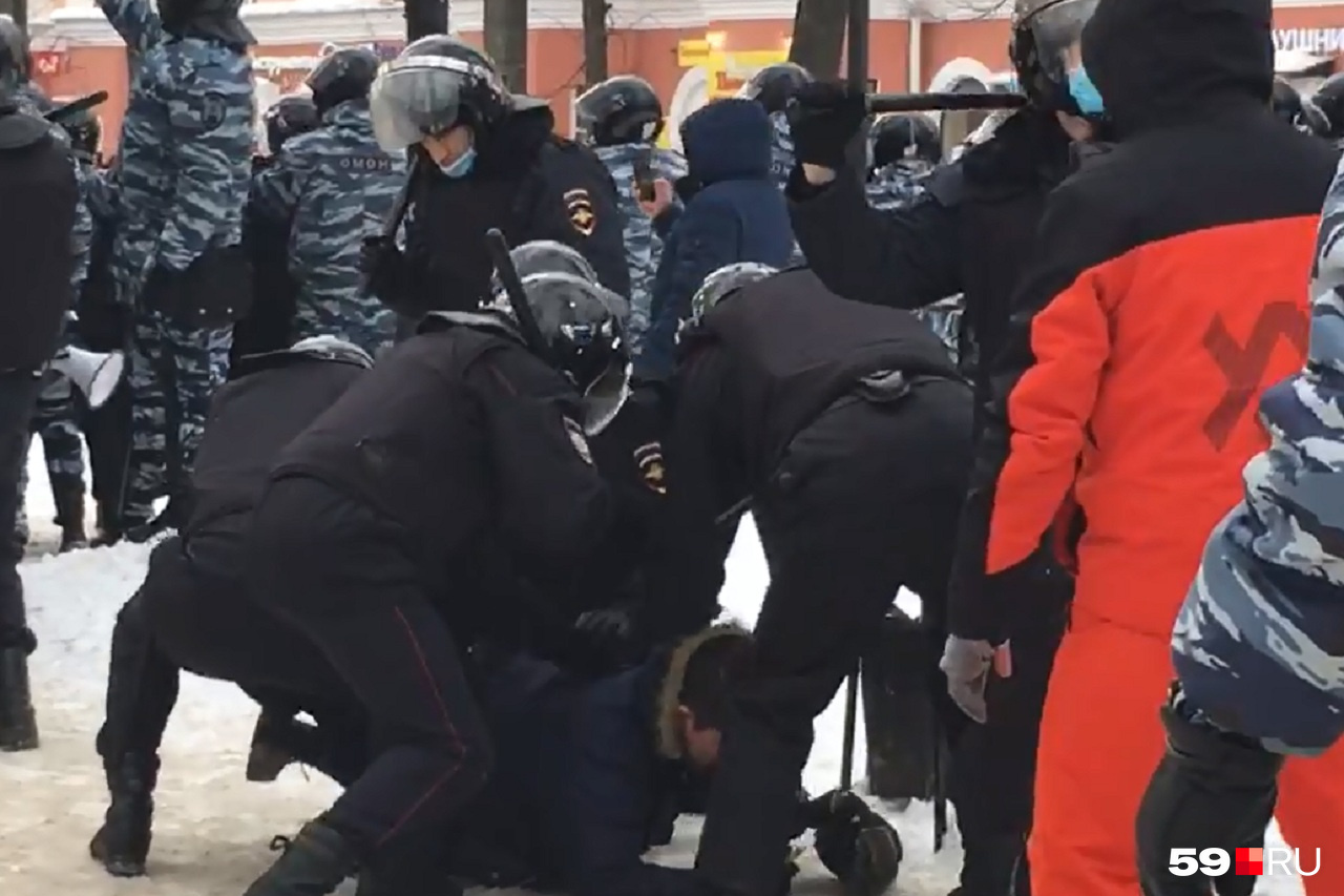 Где сейчас задержанные. Пермь митинг задержания. Пермь митинг 31 января 2021. Полиция Пермь митинг. Митинг Навальный Пермь 31 января.