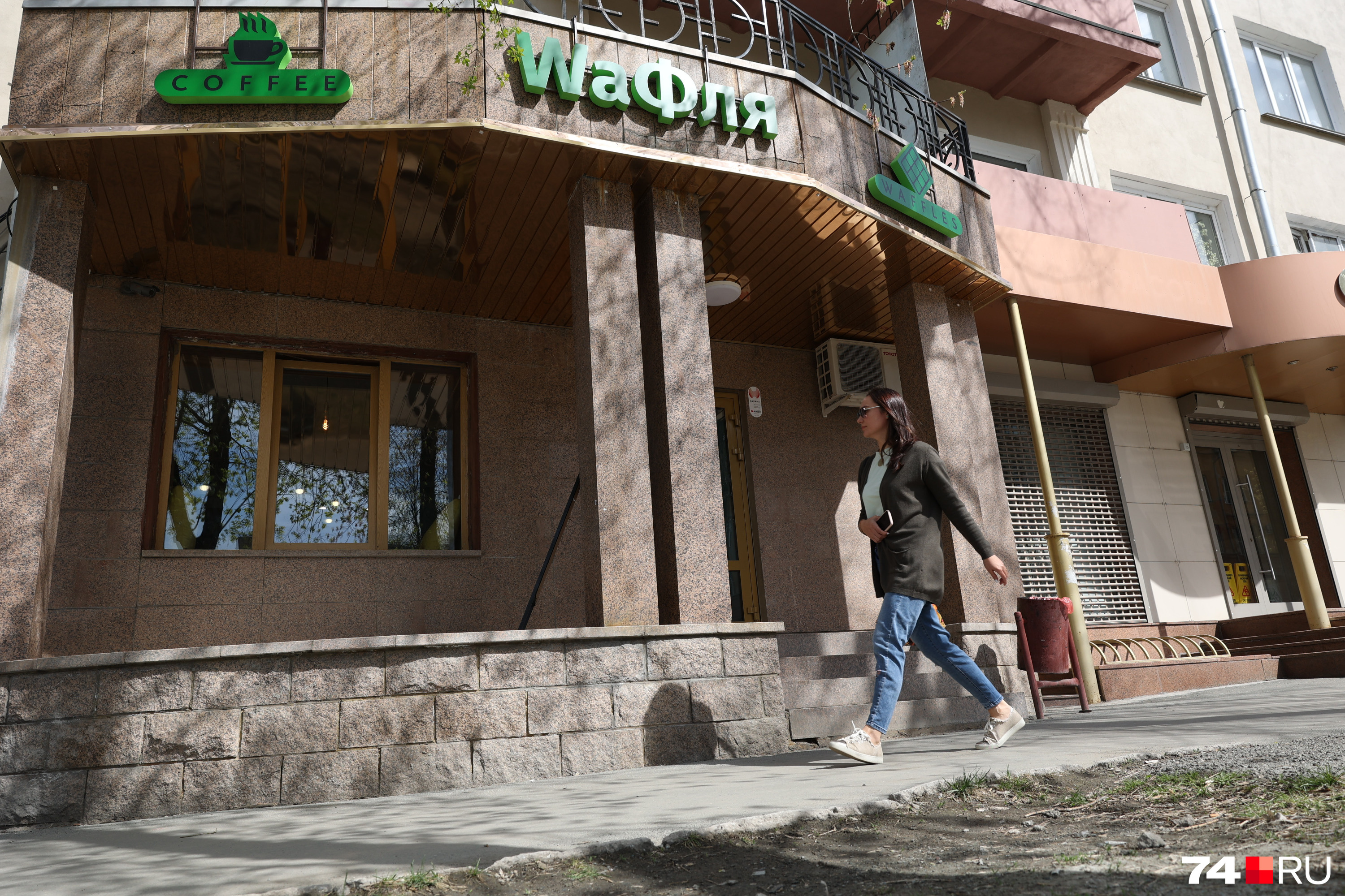 «WaФля» открылась в центре Челябинска в апреле, и у кафе уже есть постоянные посетители