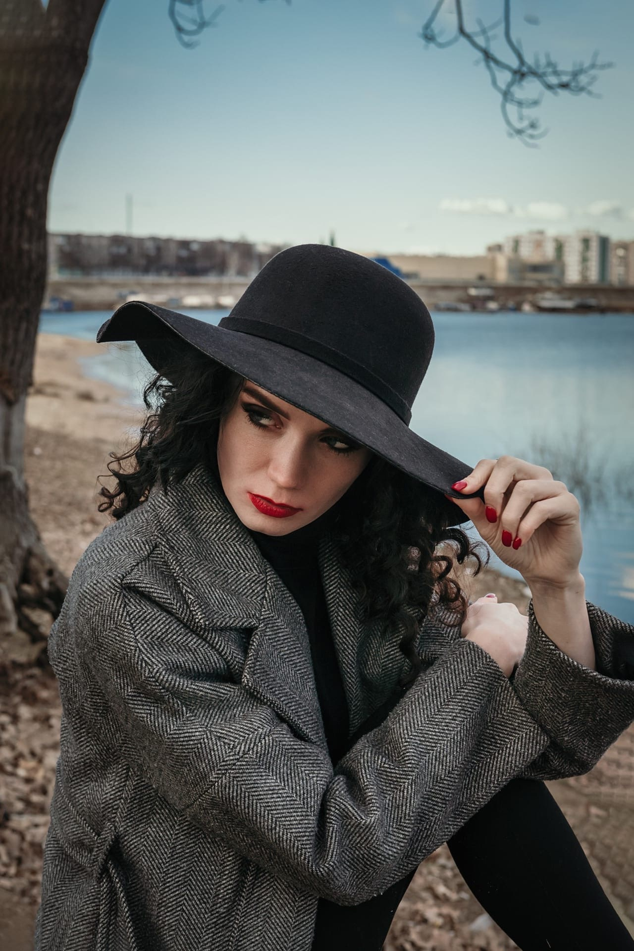 После возвращения в Россию Анастасия Яцик работает фотографом и моделью